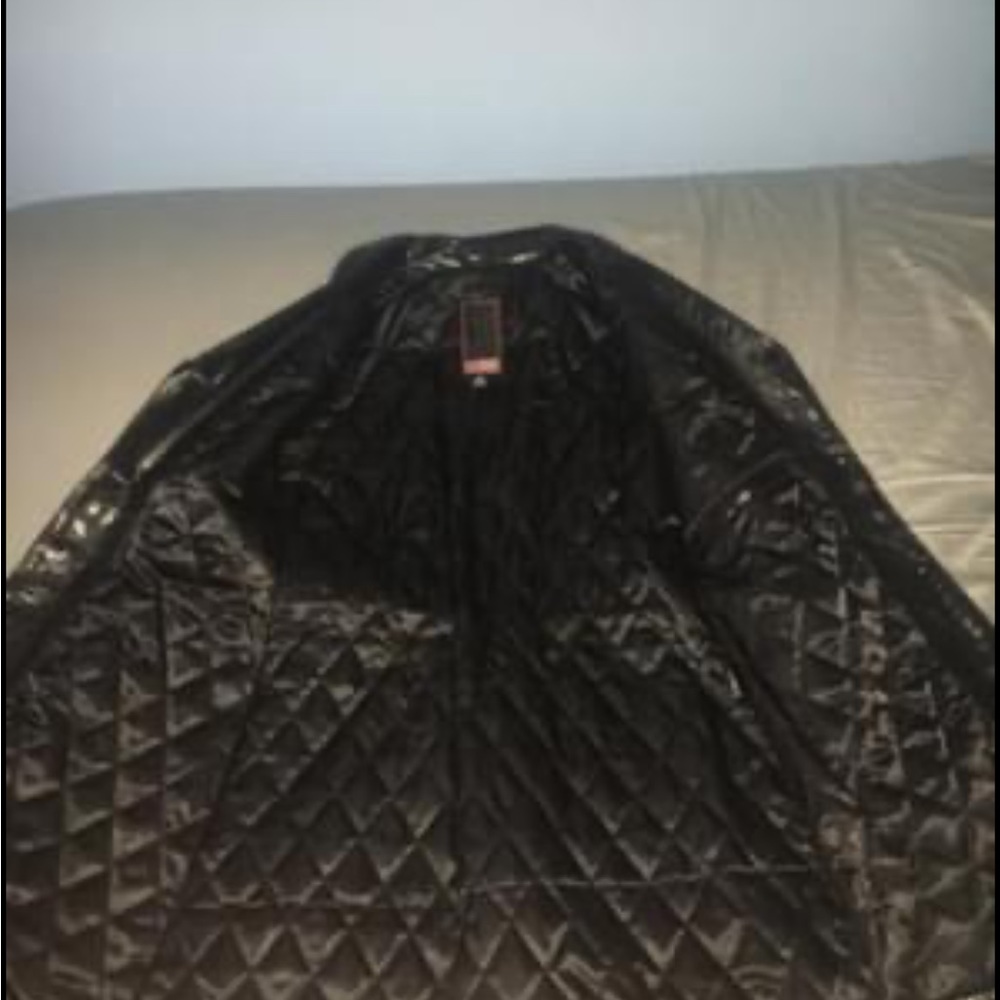 Leather jacket worn only two or three times, is in perfect condition